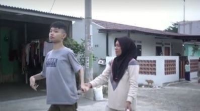 potret telaten TKW urus anak majikan dengan kondisi disabilitas © berbagai sumber