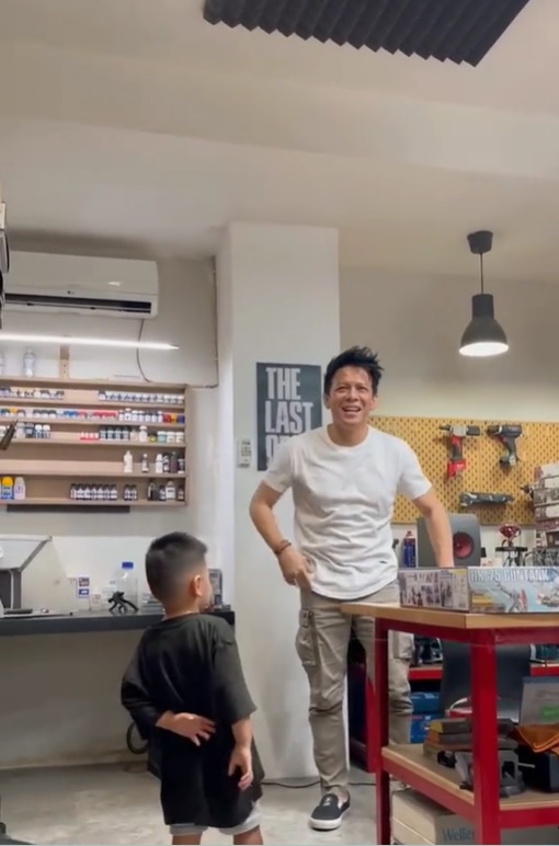 momen ariel noah ajak fans cilik nyanyi bareng dan rakit lego © berbagai sumber