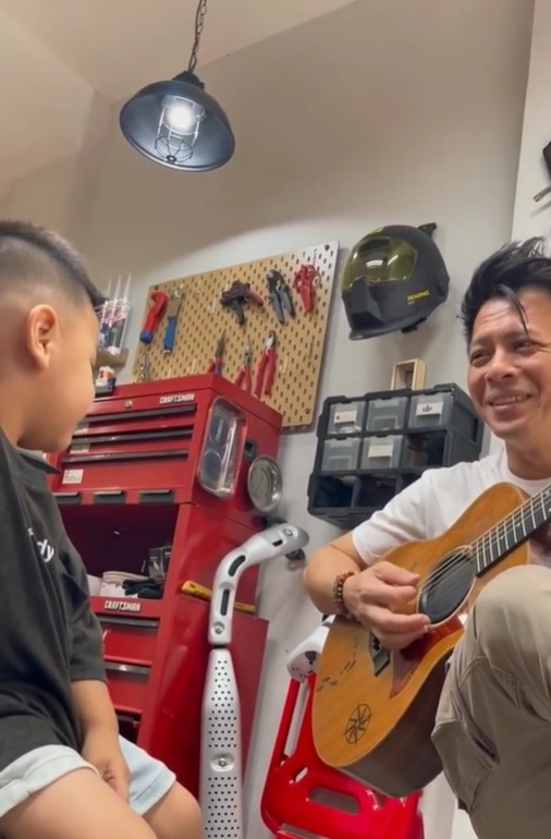 momen ariel noah ajak fans cilik nyanyi bareng dan rakit lego © berbagai sumber