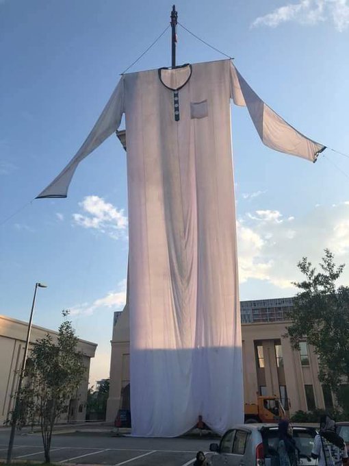 potret kocak benda milik raksasa Berbagai sumber