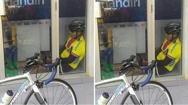 Potret kocak orang di ATM Berbagai sumber Potret kocak orang di ATM Berbagai sumber