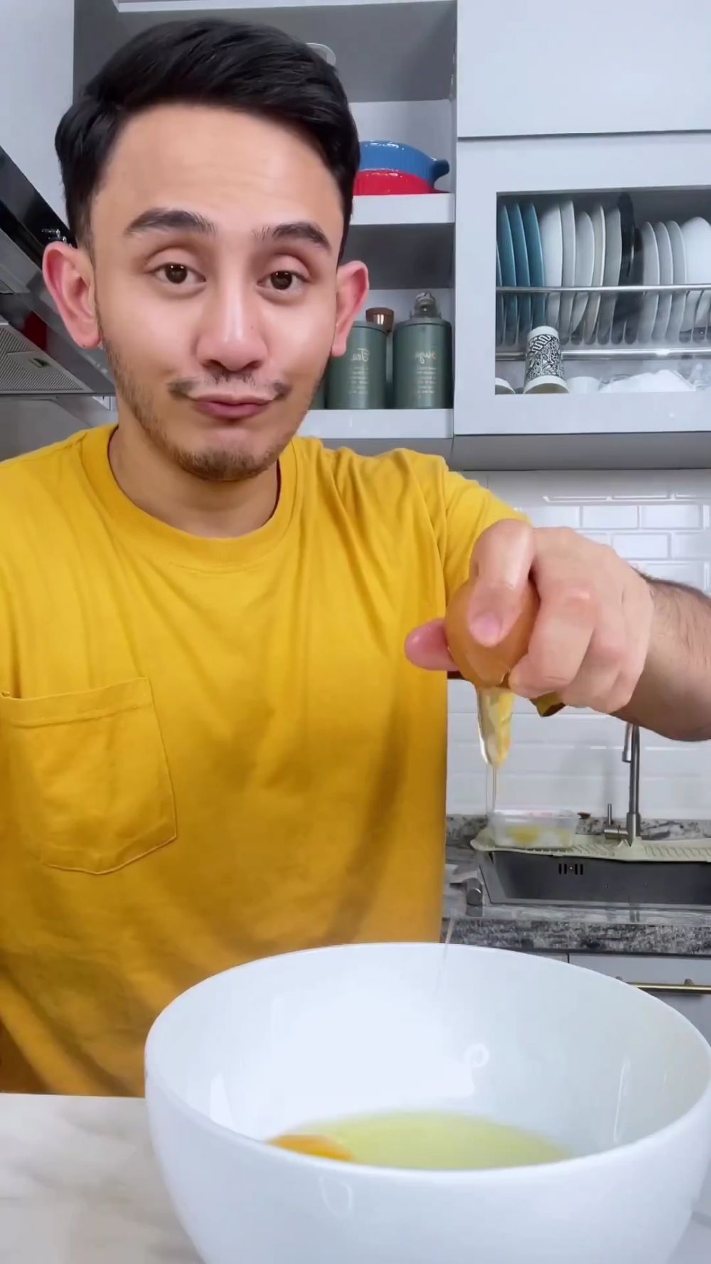 Jangan cuma ditambah terigu, ini cara bikin telur dadar agar lebih tebal, padat, dan super lembut