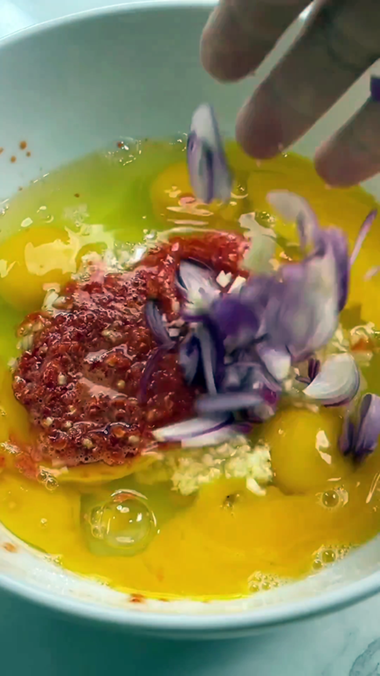 Jangan cuma ditambah terigu, ini cara bikin telur dadar agar lebih tebal, padat, dan super lembut