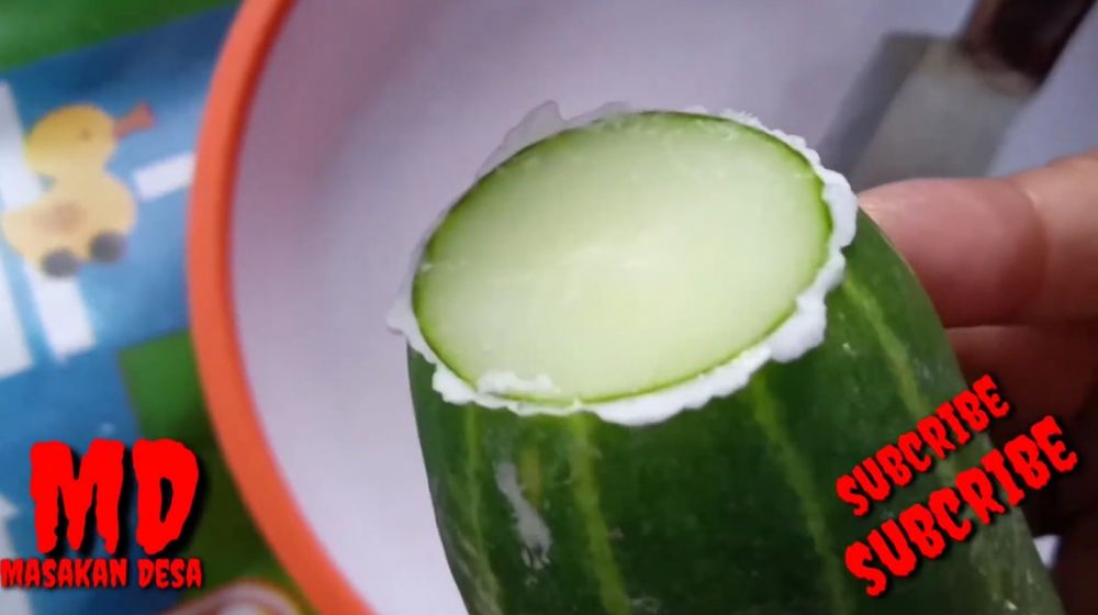 Jangan cuma dipotong bagian ujungnya, ini trik menghilangkan getah timun agar rasanya tak pahit