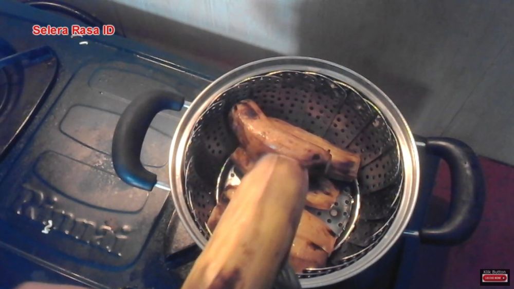 Trik mudah mengukus pisang agar cepat matang dalam 15 menit, cukup pakai 1 bahan dapur