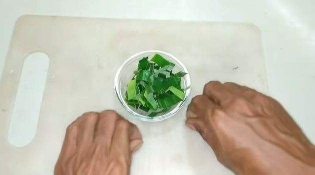 Bukan pakai sabun cuci piring, ini cara ampuh mengusir lalat di meja makan cuma pakai 1 bahan dapur