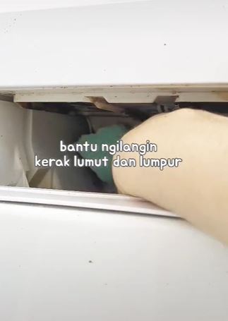 Trik sederhana bersihkan 5 bagian mesin cuci yang sering diabaikan © 2023 brilio.net Trik sederhana bersihkan 5 bagian mesin cuci yang sering diabaikan © 2023 brilio.net