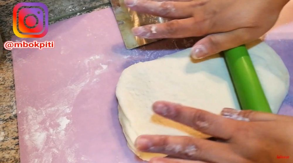 Cara goreng cakwe agar hasilnya mengembang sempurna, berpori, dan tidak menyerap banyak minyak