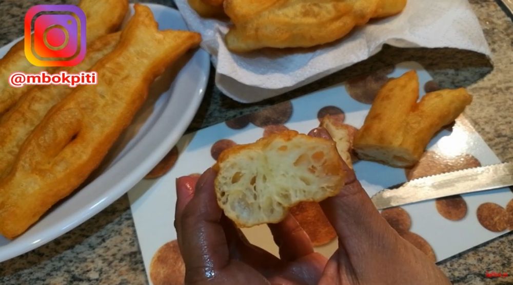 Cara goreng cakwe agar hasilnya mengembang sempurna, berpori, dan tidak menyerap banyak minyak