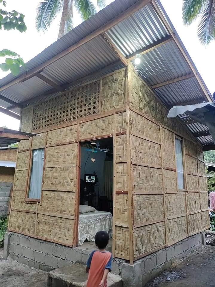 Rumah bambu kotak tampak kumuh ini direnovasi jadi hunian ala vila, ini 9 transformasinya