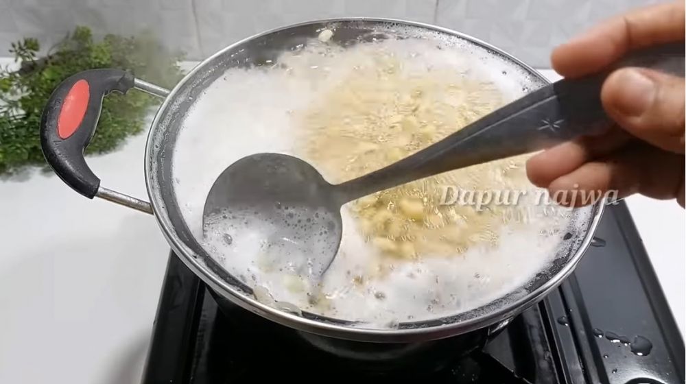 Tanpa dikeringkan atau dijemur, begini cara mudah membuat keripik tempe agar makin renyah dan garing