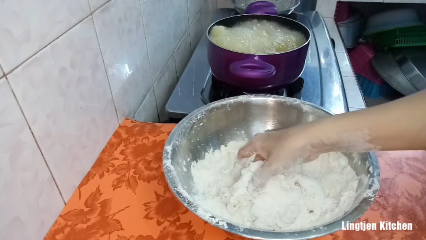 Trik goreng ayam krispi ala KFC biar keriting dan nggak keras, simpel tanpa baking soda
