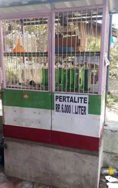 Potret kocak spanduk restoran Berbagai sumber