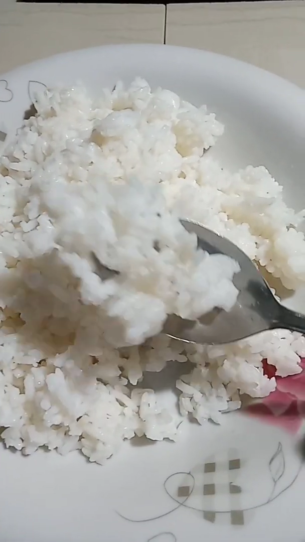 Bukan ditambah air, ini trik mengolah nasi sisa kemarin agar pulen dan bisa dimakan lagi