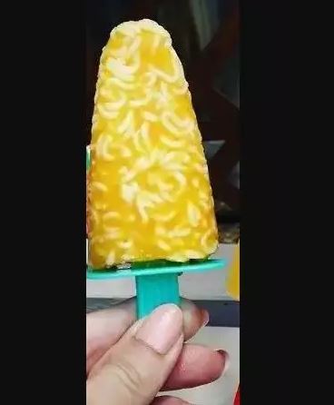 penampakan benda asing dalam es batu Berbagai sumber