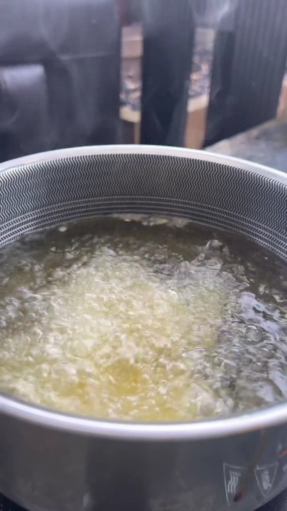 Tanpa pakai oven dan airfryer, ini cara praktis bikin corn ribs agar renyah dan bumbu meresap sempurna