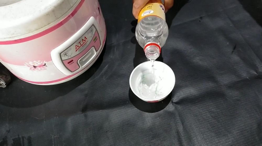 Tanpa sitrun, begini cara membersihkan noda kusam yang membandel di bagian luar rice cooker