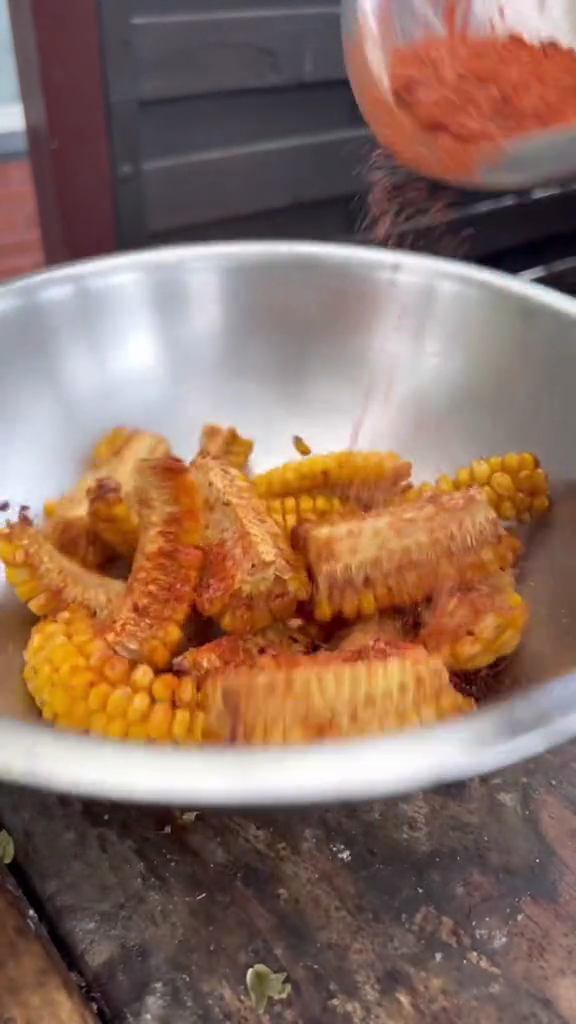 Tanpa pakai oven dan airfryer, ini cara praktis bikin corn ribs agar renyah dan bumbu meresap sempurna