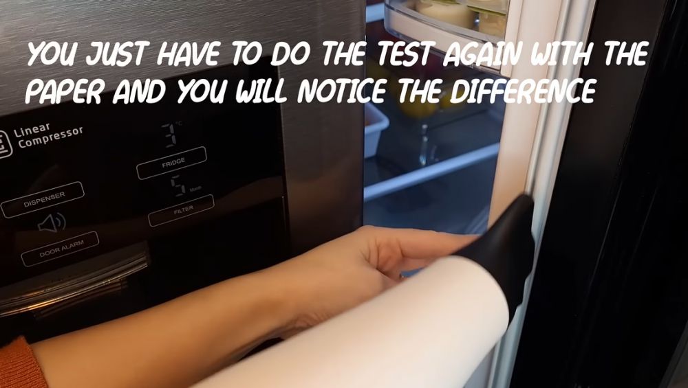 Bukan dibakar, ini cara aman melunakkan karet kulkas tanpa perlu dilepas