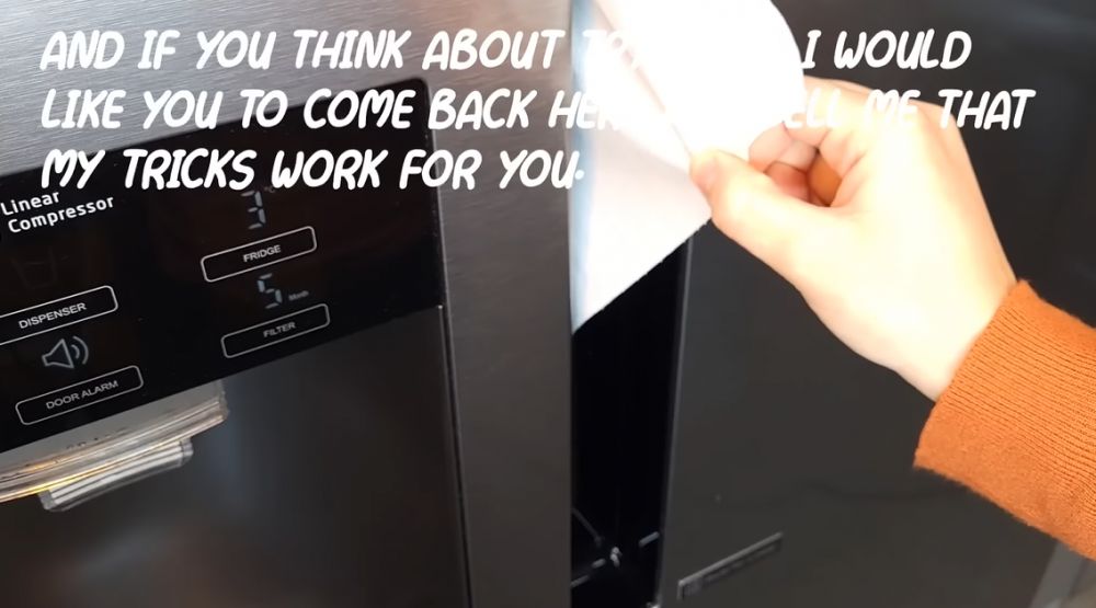 Bukan dibakar, ini cara aman melunakkan karet kulkas tanpa perlu dilepas