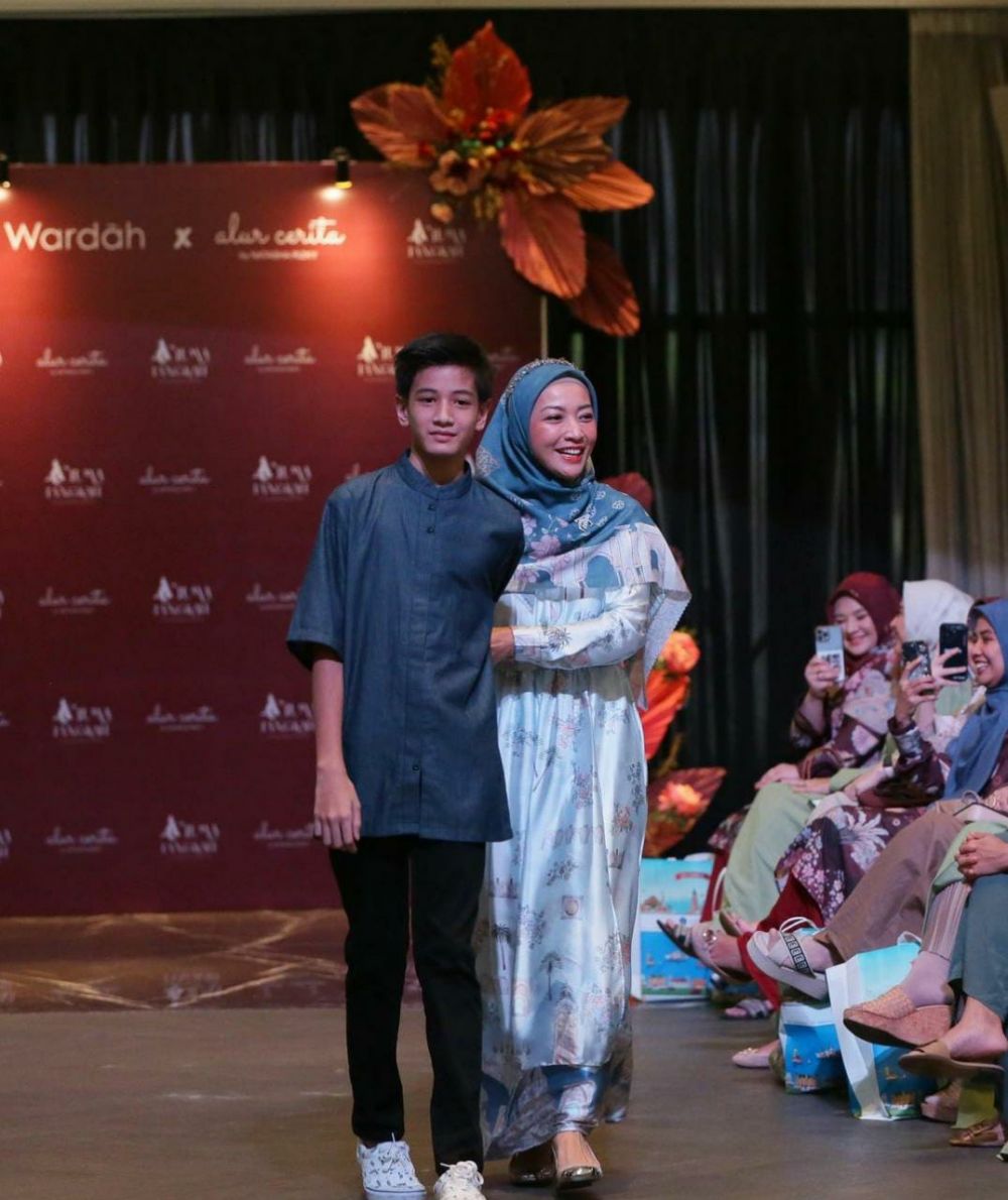 9 Momen kebersamaan Hesti Purwadinata bareng putra sulungnya © Instagram