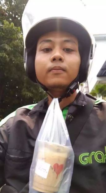 driver ojek online saat antar pesanan Berbagai sumber driver ojek online saat antar pesanan Berbagai sumber