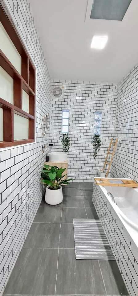 Dulu tampak angker, 7 potret kamar mandi direnovasi jadi mewah dan luas ini bikin pangling