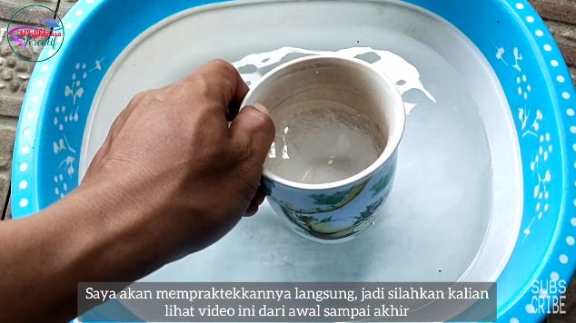 Tanpa baking soda ataupun cuka, ini cara hilangkan kerak membandel di dalam gelas agar kinclong lagi