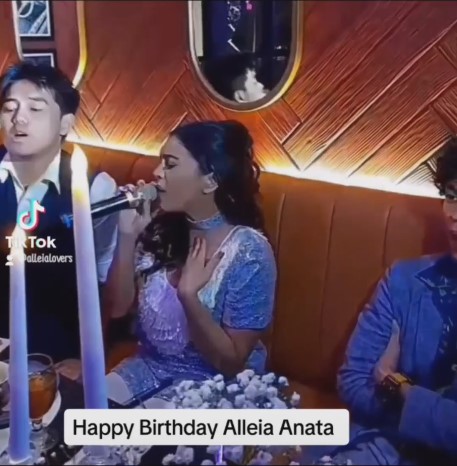 Momen ulang tahun Alleia Anata anak Ariel NOAH ke-18 © Instagram/@alleialovers