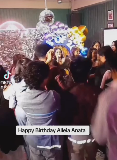 Momen ulang tahun Alleia Anata anak Ariel NOAH ke-18 © Instagram/@alleialovers