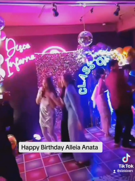 Momen ulang tahun Alleia Anata anak Ariel NOAH ke-18 © Instagram/@alleialovers