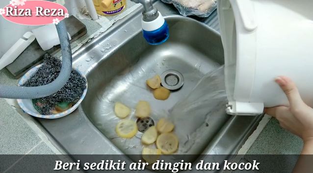 Cara praktis membersihkan kerak di termos listrik, kinclong cuma pakai 2 bahan dapur