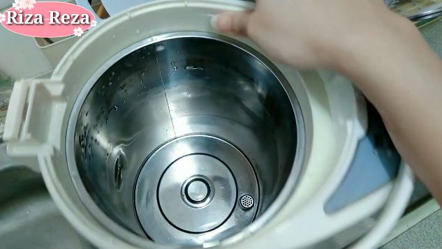 Cara praktis membersihkan kerak di termos listrik, kinclong cuma pakai 2 bahan dapur