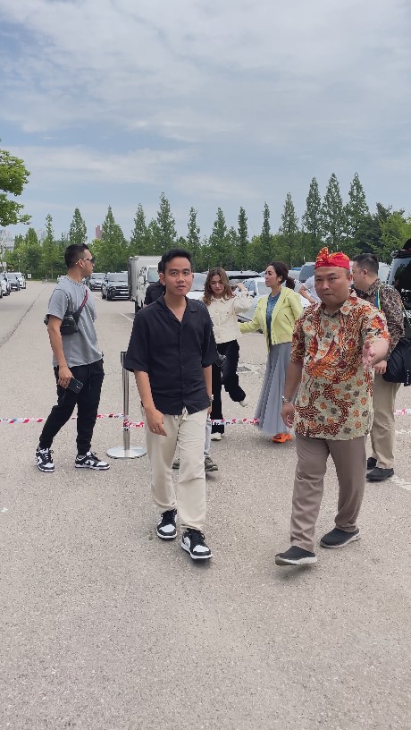 selvi ananda dampingi gibran kunjungan korea selatan © berbagai sumber selvi ananda dampingi gibran kunjungan korea selatan © berbagai sumber