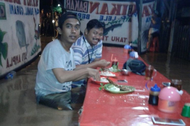 11 potret orang jajan berbagai sumber