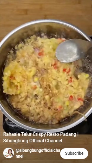 Bukan pakai tepung terigu, begini trik bikin telur dadar Padang yang keriting dan krispi