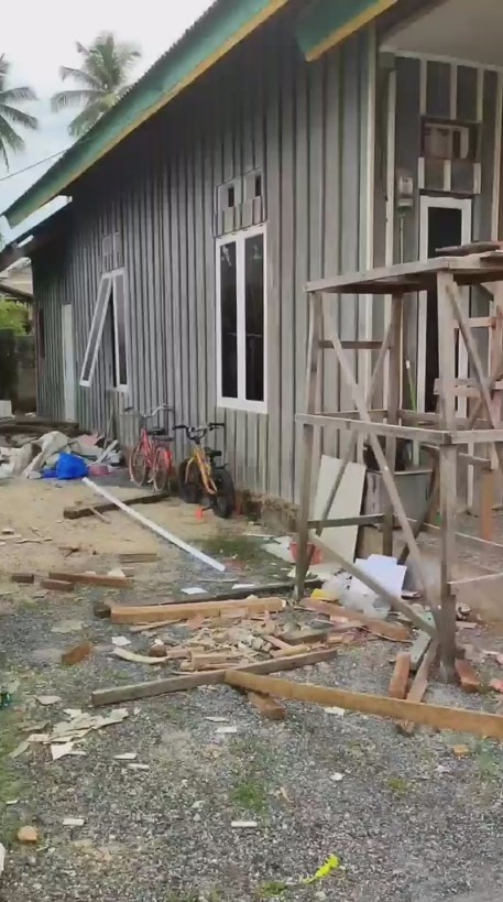 rumah papan interiornya mirip hunian kompleks mewah © TikTok/@idhapinky rumah papan interiornya mirip hunian kompleks mewah © TikTok/@idhapinky