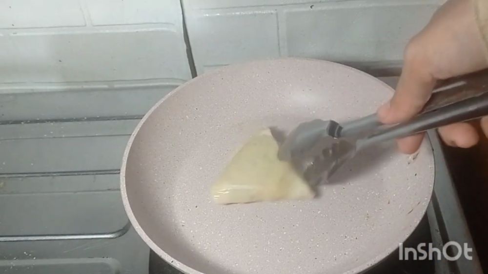 Jangan langsung dibuang, ini cara mengatasi kulit risol yang telanjur sobek agar tetap bisa digoreng