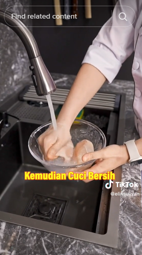 Bukan pakai cuka atau perasan jeruk, ini cara ampuh menghilangkan bau amis pada daging ayam