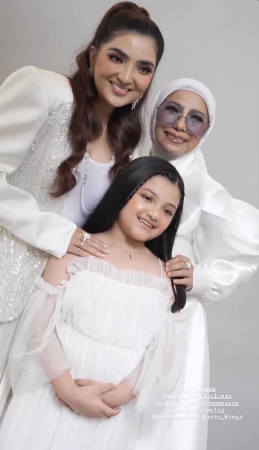 gaya pemotretan ashanty bareng arsy © instagram