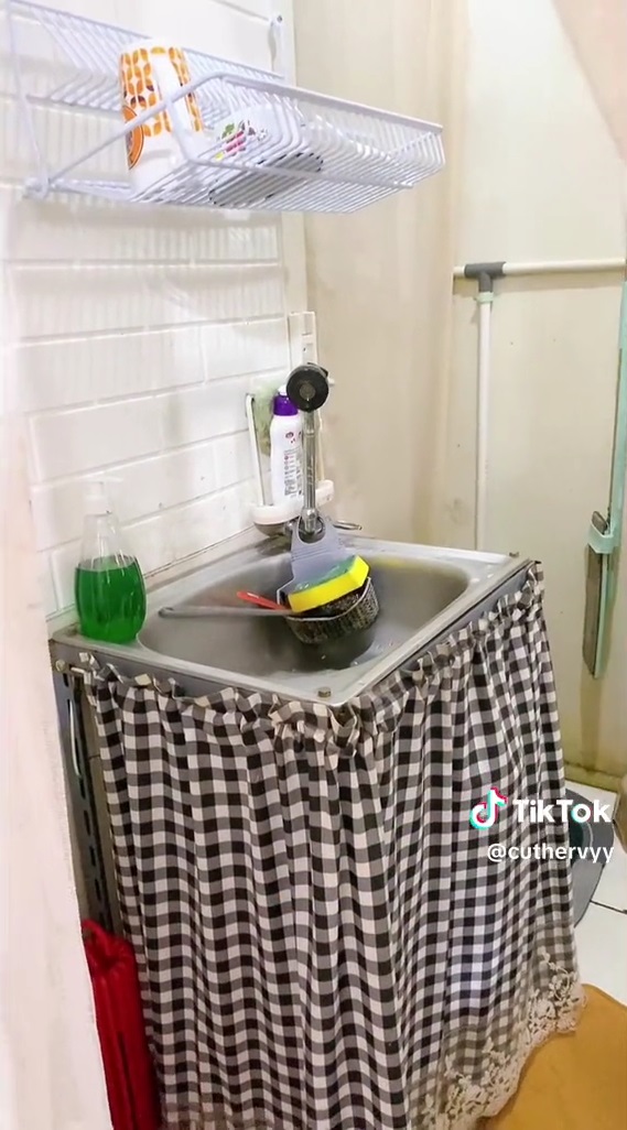 kontrakan dalam gang © TikTok