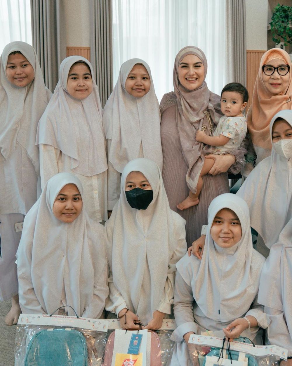 potret irish bella momong anak tanpa ammar zoni © berbagai sumber