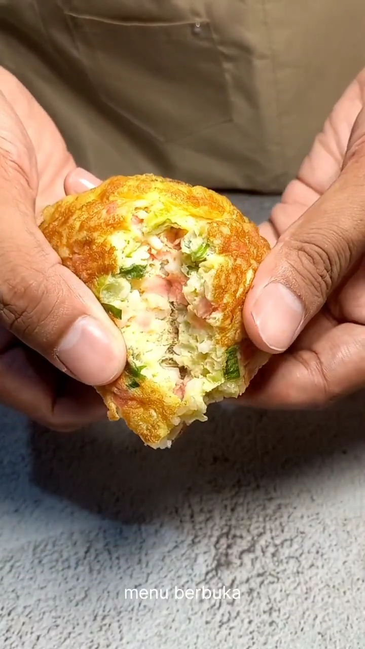 Bukan ditambah tepung terigu, ini trik bikin telur dadar agar lebih tebal dan tidak kempis