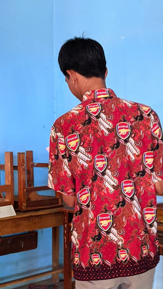 Seragam sekolah nyeleneh Berbagai sumber