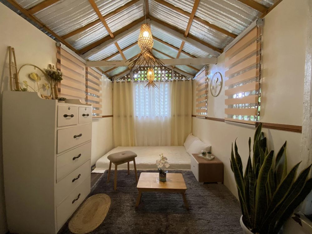 9 Potret kocak desain nyeleneh rumah bilik bambu ini menipu mata, interiornya mirip apartemen mewah
