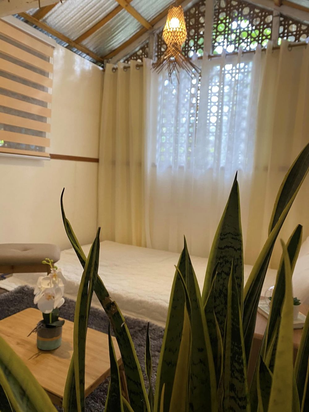 Rumah dari bambu interiornya mirip apartemen © Facebook/Filipino Native House Design