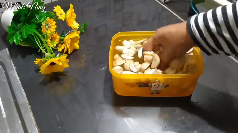 Tanpa garam dan cuka, ini trik mengolah jamur merang agar enak, nggak apek, dan awet tahan lama