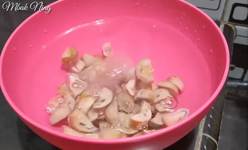 Tanpa garam dan cuka, ini trik mengolah jamur merang agar enak, nggak apek, dan awet tahan lama