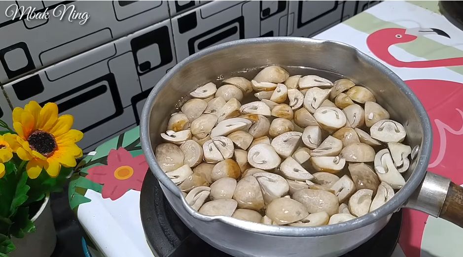 Tanpa garam dan cuka, ini trik mengolah jamur merang agar enak, nggak apek, dan awet tahan lama