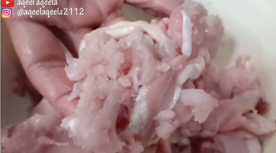 Tanpa chopper atau blender, ini trik praktis menghaluskan daging ayam